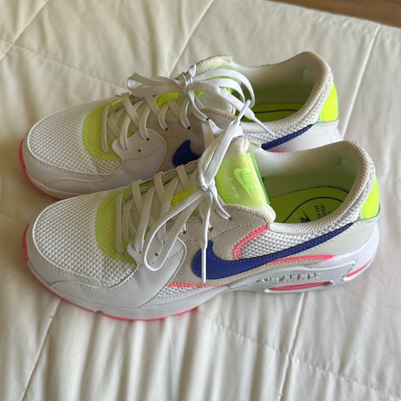 Women’s Nike Sneakers - 8 - Picture 2 of 5